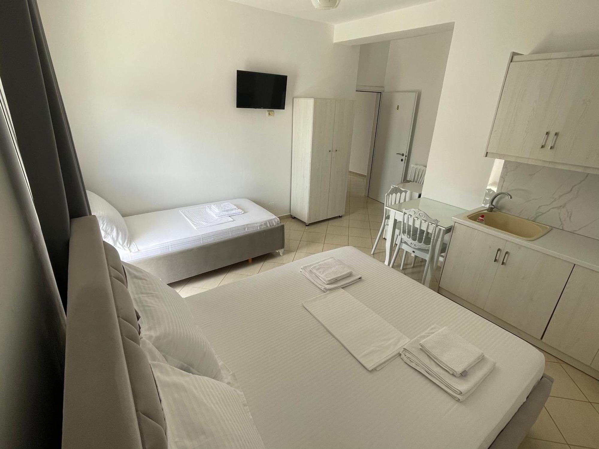 Joni Apartments Ксамил Экстерьер фото